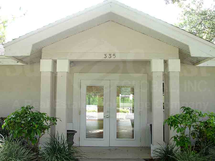 BRIARWOOD Clubhouse Entrance